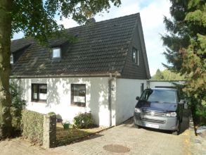 Doppelhaushälfte in beliebter Lage in Lübeck-Schlutup auf 866 qm Eigenland