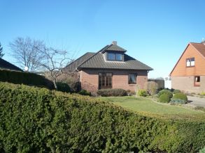 großzügiger Walmdachbungalow auf fantastischem Grundstück in bevorzugter Lage in Lübeck-Dornbreite