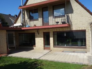 ruhige Lage in Lübeck Falkenfeld-Vorwerk - Erdgeschoss-Wohnung im Einfamilienhaus zzgl. Bungalow