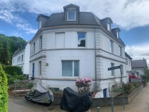 Blankenese - seltene Gelegenheit - nur wenige Meter bis zur Elbe 
4-Familienhaus in 1A-Lage