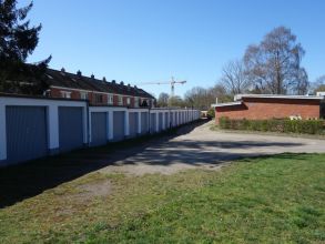 Ladenzeile mit Garagenhof in Lübeck Kücknitz